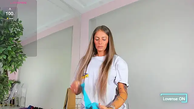 Snapshot of MayaHellen chatting on September 9, 2025, 4:56 am MayaHellen online show from September 9, 2025, 4:56 am