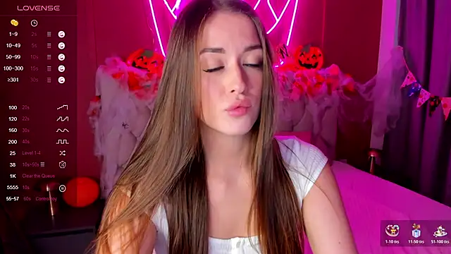 StacyWells online show from October 31, 2025, 8:48 am