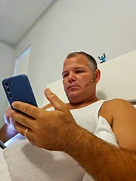 Snapshot of cubanitofeliz40 chatting on October 21, 2025, 11:33 am cubanitofeliz40 online show from October 21, 2025, 11:33 am