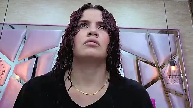 Snapshot of ThaliaCross chatting on February 20, 2026, 7:58 pm ThaliaCross online show from February 20, 2026, 7:58 pm