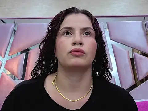 Snapshot of ThaliaCross chatting on February 23, 2026, 8:06 pm ThaliaCross online show from February 23, 2026, 8:06 pm