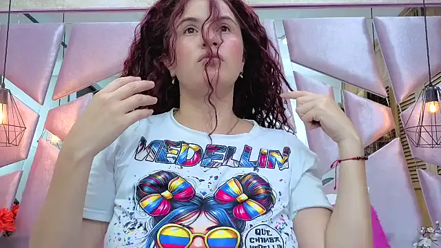 Snapshot of ThaliaCross chatting on February 24, 2026, 8:07 pm ThaliaCross online show from February 24, 2026, 8:07 pm