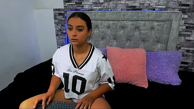 nicolexxaleja online show from October 16, 2025, 8:10 pm