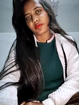 cute radhikaa online show from January 7, 2026, 9:50 pm