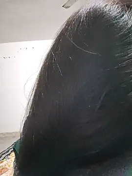 cute radhikaa online show from January 9, 2026, 8:06 am