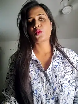 cute radhikaa online show from April 12, 2026, 8:52 am