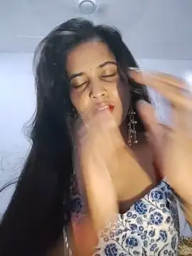 cute radhikaa online show from May 31, 2026, 9:38 am