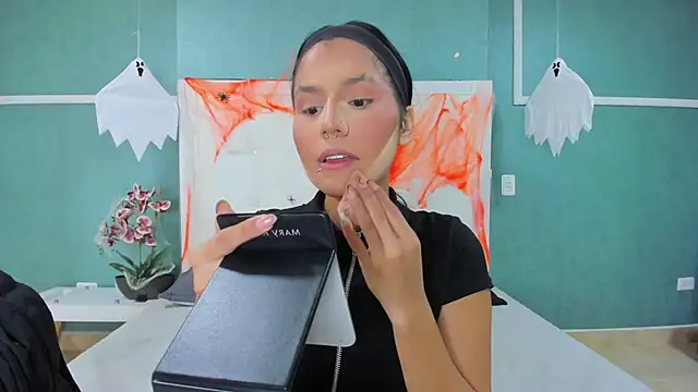 ania gomez online show from October 18, 2025, 10:10 pm