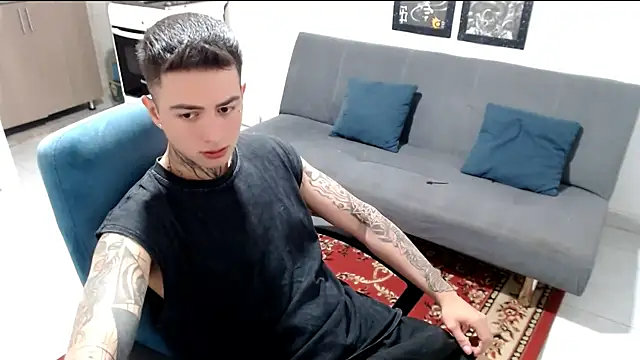 Snapshot of santii_ss chatting on December 19, 2025, 3:30 pm santii ss online show from December 19, 2025, 3:30 pm