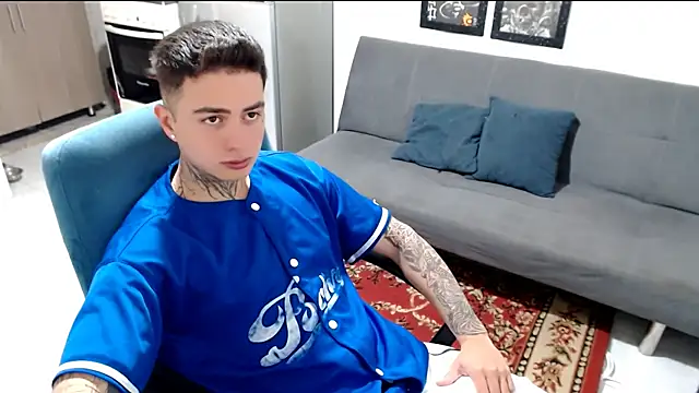 Snapshot of santii_ss chatting on January 6, 2026, 2:43 pm santii ss online show from January 6, 2026, 2:43 pm