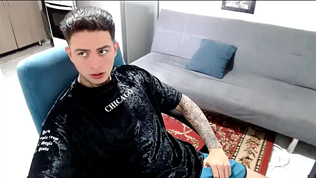 Snapshot of santii_ss chatting on January 16, 2026, 3:27 pm santii ss online show from January 16, 2026, 3:27 pm