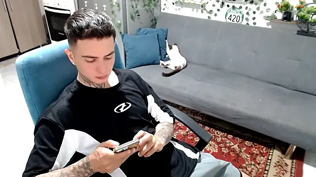 Snapshot of santii_ss chatting on February 13, 2026, 2:40 am santii ss online show from February 13, 2026, 2:40 am