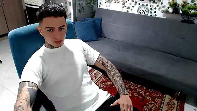 Snapshot of santii_ss chatting on February 13, 2026, 2:46 pm santii ss online show from February 13, 2026, 2:46 pm