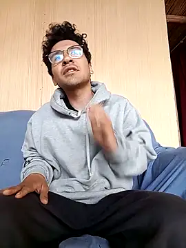 LecheDeSoya666 online show from November 12, 2025, 1:44 pm