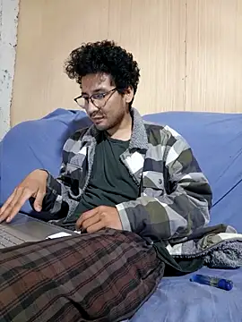 LecheDeSoya666 online show from November 25, 2025, 5:29 am