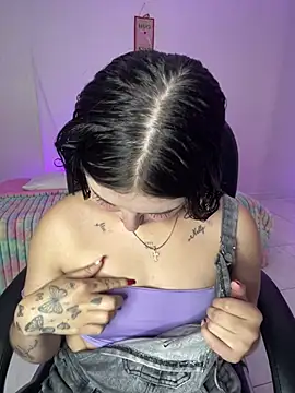 Snapshot of Celestee69 chatting on February 19, 2026, 7:43 pm Celestee69 online show from February 19, 2026, 7:43 pm