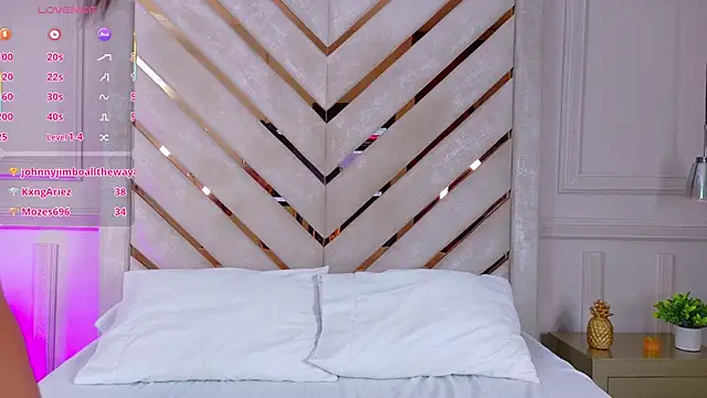 Agatha-Adams online show from November 19, 2025, 2:28 pm