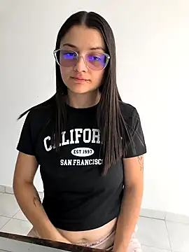 Snapshot of Coralinne__ chatting on March 31, 2026, 3:12 pm Coralinne online show from March 31, 2026, 3:12 pm