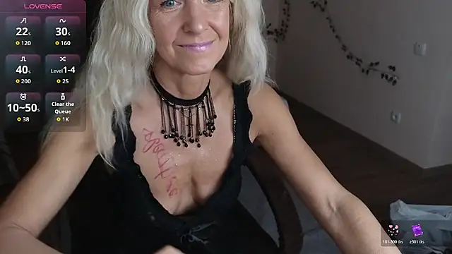 Laura Gol online show from November 30, 2025, 8:57 pm