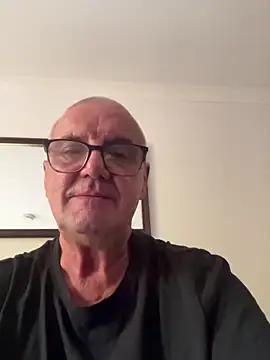 Snapshot of mke1874 chatting on October 15, 2025, 9:42 am mke1874 online show from October 15, 2025, 9:42 am