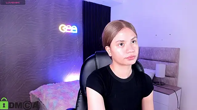 Snapshot of Arinextdoor chatting on February 28, 2026, 3:29 am Arinextdoor online show from February 28, 2026, 3:29 am