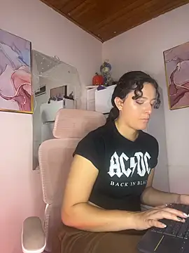 Dannaa Lovs online show from October 14, 2025, 5:14 pm