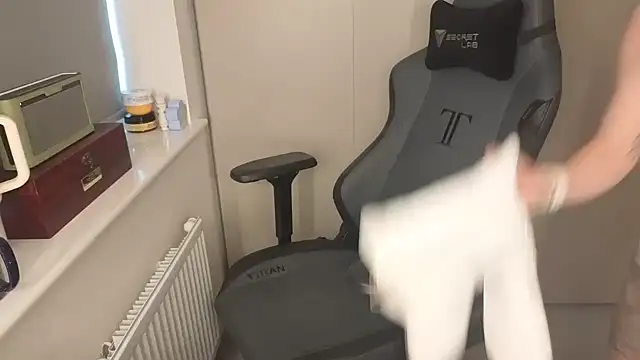 Lilly-Luscious online show from October 21, 2025, 3:02 pm