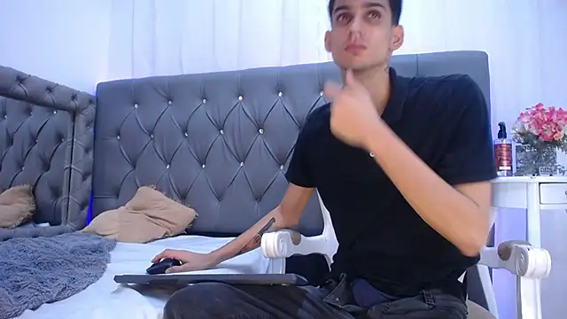 Sebalexis7 online show from November 11, 2025, 3:17 am