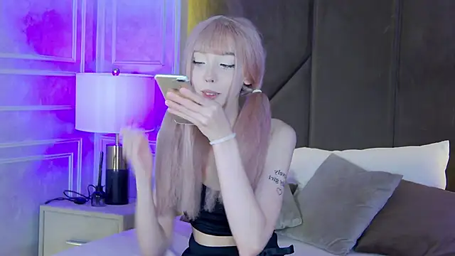 Snapshot of Evelyn_Neal chatting on October 7, 2025, 4:04 pm Evelyn Neal online show from October 7, 2025, 4:04 pm