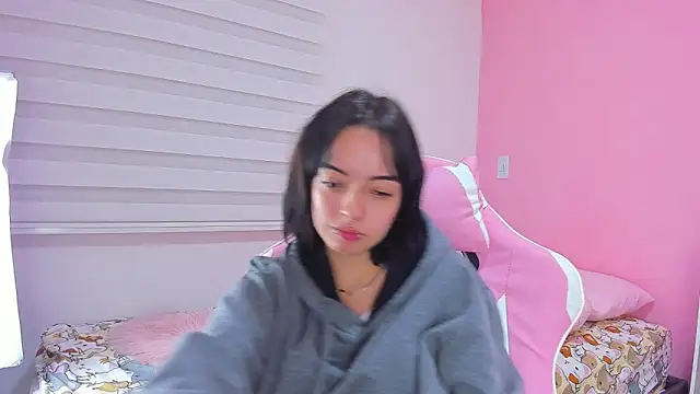 alexaa fox online show from December 19, 2025, 5:03 am