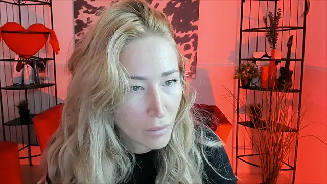 Snapshot of AstraMonroe chatting on September 9, 2025, 10:26 am AstraMonroe online show from September 9, 2025, 10:26 am