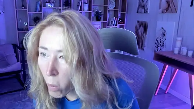 Snapshot of AstraMonroe chatting on September 23, 2025, 2:14 am AstraMonroe online show from September 23, 2025, 2:14 am