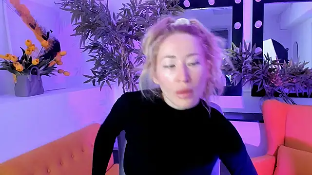 Snapshot of AstraMonroe chatting on September 25, 2025, 1:31 am AstraMonroe online show from September 25, 2025, 1:31 am