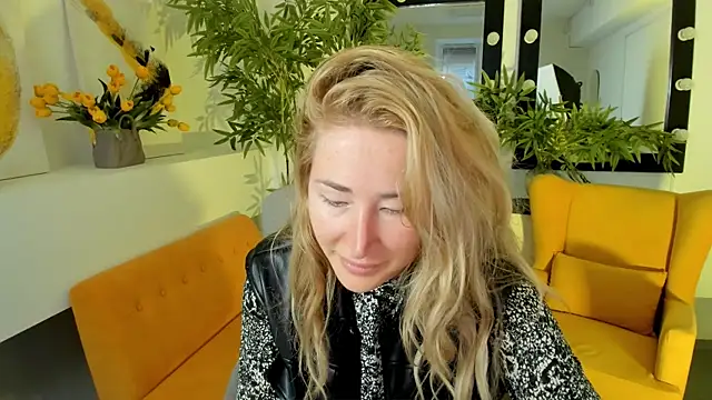 Snapshot of AstraMonroe chatting on September 26, 2025, 5:11 am AstraMonroe online show from September 26, 2025, 5:11 am