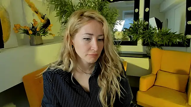 Snapshot of AstraMonroe chatting on September 29, 2025, 4:39 am AstraMonroe online show from September 29, 2025, 4:39 am