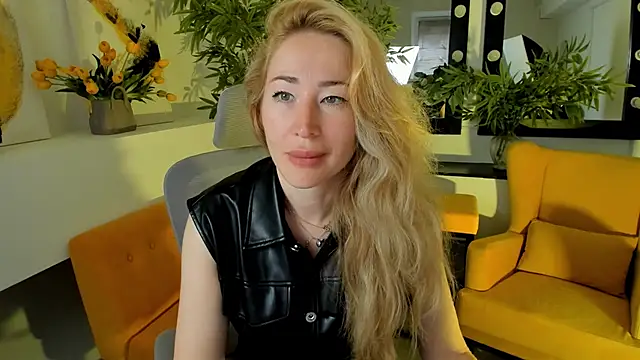 Snapshot of AstraMonroe chatting on September 30, 2025, 4:50 am AstraMonroe online show from September 30, 2025, 4:50 am