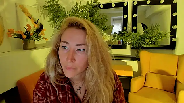 Snapshot of AstraMonroe chatting on October 1, 2025, 4:18 am AstraMonroe online show from October 1, 2025, 4:18 am