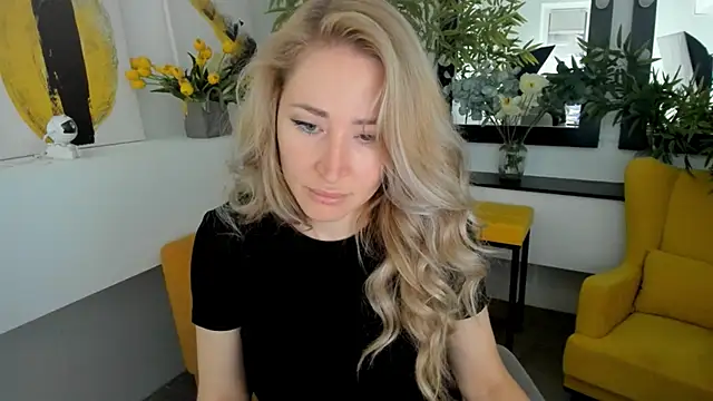 Snapshot of AstraMonroe chatting on October 17, 2025, 7:11 am AstraMonroe online show from October 17, 2025, 7:11 am