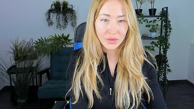 Snapshot of AstraMonroe chatting on January 16, 2026, 3:27 pm AstraMonroe online show from January 16, 2026, 3:27 pm