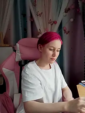 Fuzzy Unicorn online show from October 16, 2025, 6:53 pm