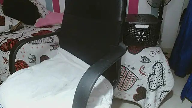 karo lovely online show from October 22, 2025, 10:42 pm