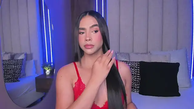 Snapshot of LucySalvatore_ chatting on January 18, 2026, 9:40 pm LucySalvatore online show from January 18, 2026, 9:40 pm