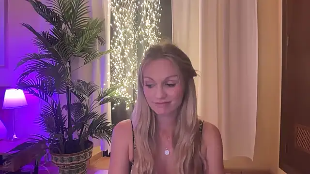 Snapshot of Isabella_kiko chatting on October 24, 2025, 8:05 pm Isabella kiko online show from October 24, 2025, 8:05 pm