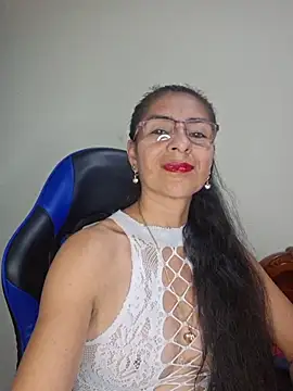 Snapshot of Natasha_50 chatting on December 15, 2025, 10:14 pm Natasha 50 online show from December 15, 2025, 10:14 pm