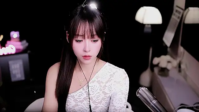 Snapshot of coward_by chatting on January 19, 2026, 9:35 am coward by online show from January 19, 2026, 9:35 am