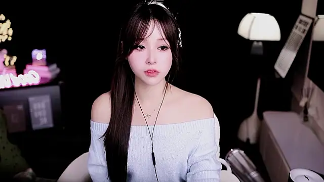 Snapshot of coward_by chatting on February 1, 2026, 6:45 am coward by online show from February 1, 2026, 6:45 am