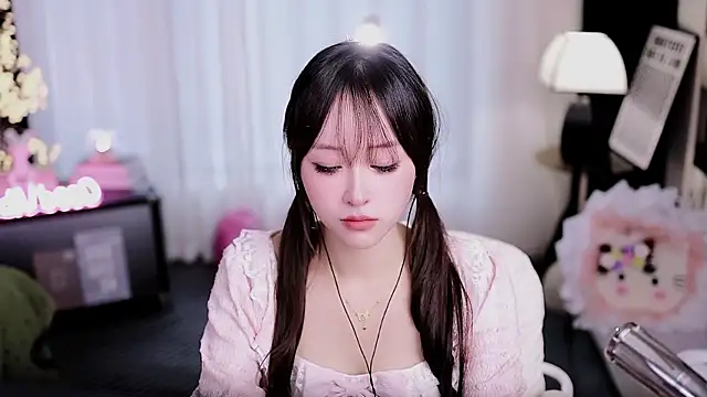 Snapshot of coward_by chatting on March 8, 2026, 5:55 am coward by online show from March 8, 2026, 5:55 am