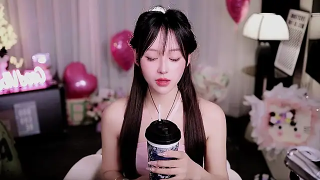 Snapshot of coward_by chatting on March 28, 2026, 11:32 am coward by online show from March 28, 2026, 11:32 am