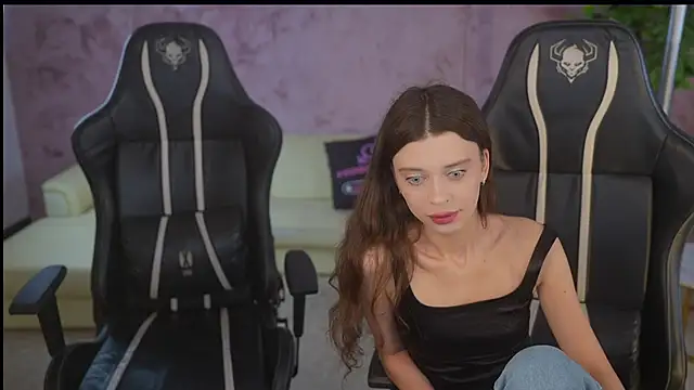 Regina Sweet054 online show from November 12, 2025, 7:24 pm