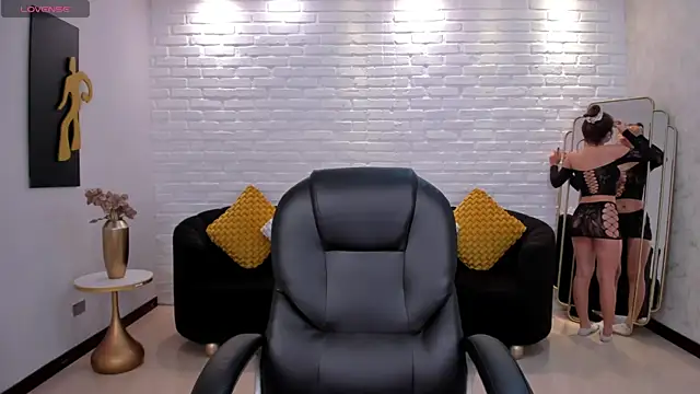 Snapshot of IbizaJacobs chatting on December 18, 2025, 12:11 pm IbizaJacobs online show from December 18, 2025, 12:11 pm